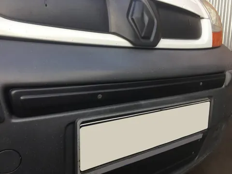Середня накладка зимова (зверху номера) Матова, 2001-2007 для Opel Vivaro рр — Opel Vivaro 2001–2015 гг. DianaParts