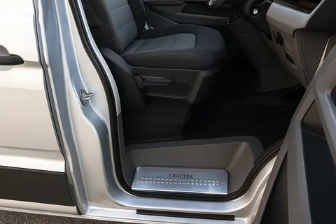 Накладки на внутрішні пороги (Carmos V1) 3 шт, Carmos - Турецька сталь для Volkswagen Crafter 2006-2016 рр — Volkswagen Crafter 2006-2016 гг. DianaParts