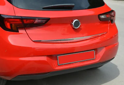 Нижня кромка кришки багажника (HB, нерж) Хром для Opel Astra K 2016-2021 рр — Opel Astra K 2016-2021 гг. DianaParts