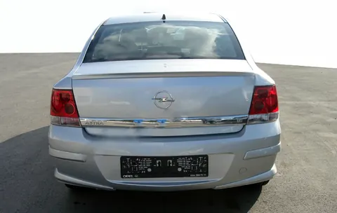 Спойлер Sedan (під фарбування) для Opel Astra H 2004-2013 рр — Opel Astra H 2004-2013 гг. DianaParts
