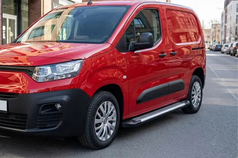 Бокові пороги Line (2 шт., алюміній) Коротка база для Fiat Doblo III 2023- рр — Fiat Doblo III 2023- гг. DianaParts