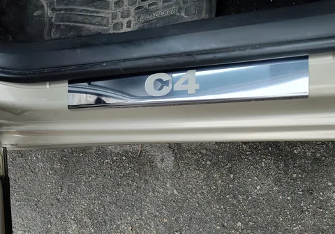 Накладки на пороги Carmos (нерж) для Citroen C-4 2004-2010 рр — Citroen C-4 2004-2010 гг. DianaParts