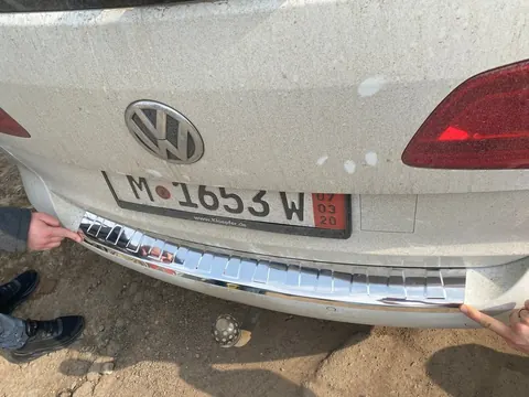 Накладка на задній бампер Carmos (нерж) для Volkswagen Touran 2010-2015 рр — Volkswagen Touran 2010-2015 гг. DianaParts