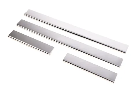 Накладки на пороги Carmos (4 шт, нерж) для Toyota Corolla 2007-2013 рр — Toyota Corolla 2007-2013 гг. DianaParts