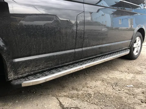 Бокові пороги BlackLine (2 шт, алюміній) Коротка база для Volkswagen T5 Multivan 2003-2010 рр — Volkswagen T5 Multivan 2003–2010 гг. DianaParts