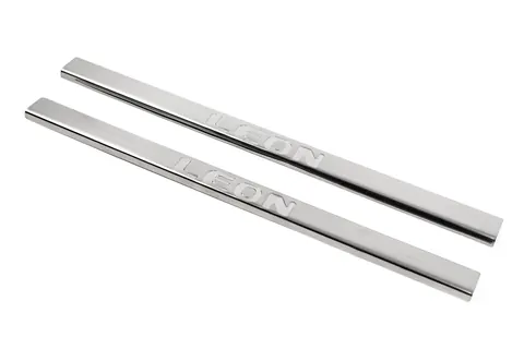 Накладки на пороги Carmos (2 дверна, нерж.) для Seat Leon 2013-2020 рр — Seat Leon 2013-2020 гг. DianaParts