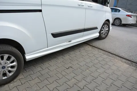 Пороги (2 шт, під фарбування) Коротка база для Ford Custom 2013-2022 рр — Ford Custom 2013-2022 гг. DianaParts