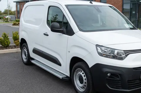 Бокові пороги Maya V2 (2 шт., алюміній) Коротка база для Peugeot Partner/Rifter 2019- рр — Peugeot Partner/Rifter 2019- гг. DianaParts