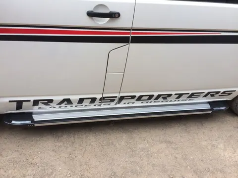 Бокові пороги Rainbow (2 шт., алюміній) Коротка база для Volkswagen T6 2015-2024 рр — Volkswagen T6 2015-2024 гг. DianaParts