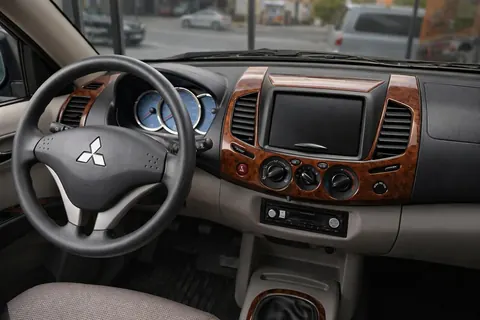 Накладки на панель (13 деталей) Дерево для Mitsubishi L200 2006-2015 рр — Mitsubishi L200 2006-2015 гг. DianaParts