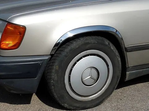 Накладки на арки 1985-1989 (4 шт, нерж) для Mercedes E-сlass W124 рр — Mercedes E-сlass W124 1984–1997 гг. DianaParts