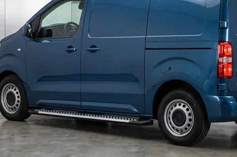Бокові пороги Line (2 шт., алюміній) XS – Коротка база для Peugeot Traveller 2017- рр — Peugeot Traveller 2017- гг. DianaParts