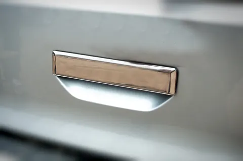 Накладка на задню ручку (нерж) OmsaLine - Італійська нержавійка для Volkswagen T6 2015-2024 рр — Volkswagen T6 2015-2024 гг. DianaParts