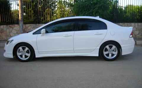 Бокові пороги (під фарбування) для Honda Civic Sedan VIII 2006-2011 рр — Honda Civic Sedan VIII 2006-2011 гг. DianaParts