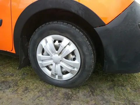 Накладки на арки (4 шт, чорні) 2008-2012, металеві для Renault Kangoo рр — Renault Kangoo 2008–2020 гг. DianaParts