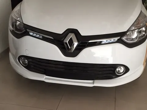 Накладка на передній бампер (під фарбування) для Renault Clio IV 2012-2019 рр — Renault Clio IV 2012-2019 гг. DianaParts