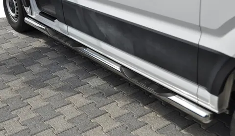 Бічні труби (2 шт., нерж) d70, середня база для Volkswagen Crafter 2016- рр — Volkswagen Crafter 2016- гг. DianaParts