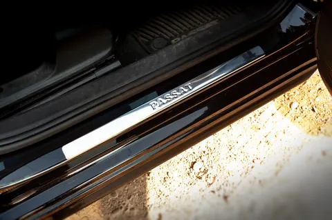Накладки на пороги OmsaLine тип 1 (4 шт, нерж) для Volkswagen Passat B7 2012-2015 рр — Volkswagen Passat B7 2012-2015 гг. DianaParts