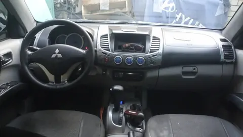 Накладки на панель (11 деталей) Карбон для Mitsubishi L200 2006-2015 рр — Mitsubishi L200 2006-2015 гг. DianaParts
