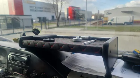 Полиця на панель (Чорна з червоною ниткою) для Volkswagen LT 1995-2006 рр — Volkswagen LT 1995-2006 гг. DianaParts