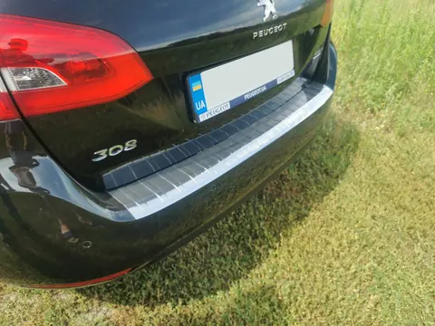 Накладка на задній бампер Carmos (SW, нерж) для Peugeot 308 2014-2021 рр — Peugeot 308 2014-2021 гг. DianaParts