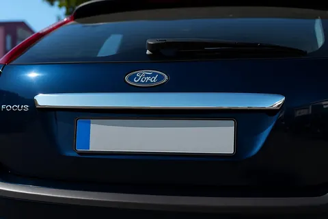 Накладка на кришку багажника (HB, нерж.) OmsaLine - Італійська нержавійка для Ford Focus II 2005-2008 рр — Ford Focus II 2005-2008 гг. DianaParts