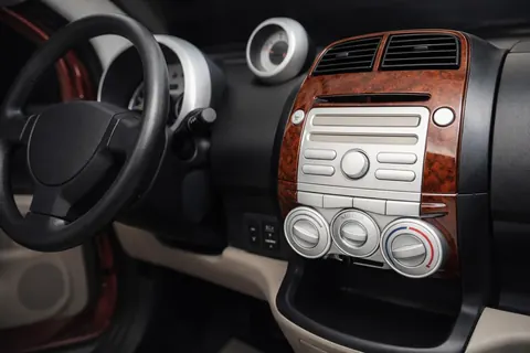 Накладки на панель Карбон для Daihatsu Sirion 2005-2015 рр — Daihatsu Sirion 2005-2015 гг. DianaParts