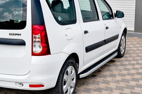 Бокові пороги Fullmond (2 шт., алюм.) для Dacia Logan MCV 2004-2014 рр — Dacia Logan MCV 2004-2014 гг. DianaParts