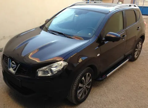 Бокові пороги RedLine V1 (2 шт., Алюм.) коротка база для Nissan Qashqai 2010-2014 рр — Nissan Qashqai 2010-2014 гг. DianaParts
