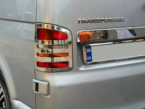Накладки на задні фонарі ( 2 шт., нерж) 2 двері, Carmos - турецька сталь для Volkswagen T5 Transporter 2003-2010 рр — Volkswagen T5 Transporter 2003-2010 гг. DianaParts