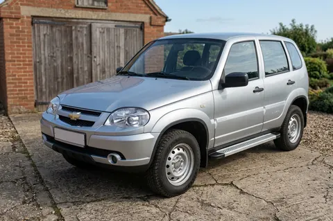 Бокові пороги Maya V2 (2 шт., алюміній) для Chevrolet Niva 1998-2020 рр — Chevrolet Niva 1998-2020 гг. DianaParts