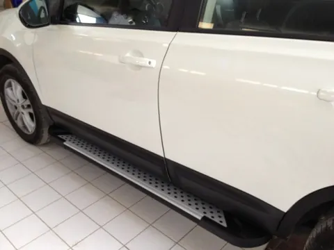 Бокові пороги Allmond Grey (2 шт, алюм) коротка база для Nissan Qashqai 2010-2014 рр — Nissan Qashqai 2010-2014 гг. DianaParts
