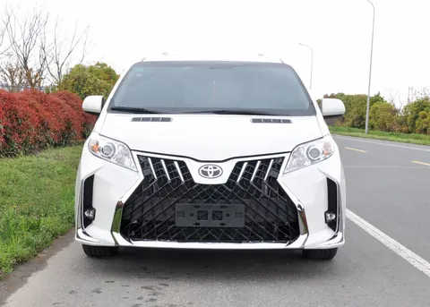 Комплект обвісів LM-style для Toyota Sienna 2010-2020 рр — Toyota Sienna 2010-2020 гг. DianaParts