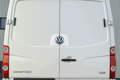 Обведення заднього логотипу (нерж) для Volkswagen Crafter 2006-2016 рр — Volkswagen Crafter 2006-2016 гг. DianaParts
