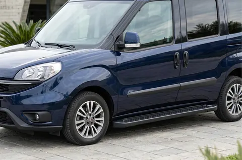 Бокові пороги Allmond Black (2 шт., алюміній) Коротка база для Opel Combo 2012-2018 рр — Opel Combo 2012-2018 гг. DianaParts