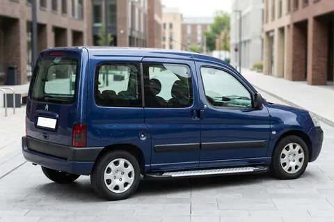 Бокові пороги Allmond Grey (2 шт., алюм.) для Citroen Berlingo 1996-2008 рр — Citroen Berlingo 1996-2008 гг. DianaParts