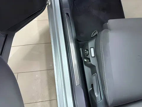 Накладки на внутрішні пороги OmsaLine (4 шт, нерж) для Volkswagen Passat B8 2015-2023 рр — Volkswagen Passat B8 2015-2023 гг. DianaParts
