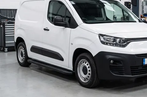 Бокові пороги Bosphorus Black (2 шт., алюміній) Коротка база для Fiat Doblo III 2023- рр — Fiat Doblo III 2023- гг. DianaParts