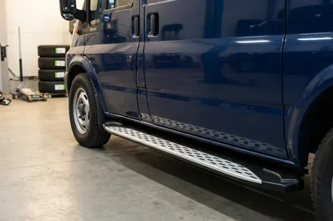 Бокові пороги Shining V1, L1 (коротка) (2 шт., Алюміній) для Ford Transit 2000-2014 рр — Ford Transit 2000–2014 гг. DianaParts