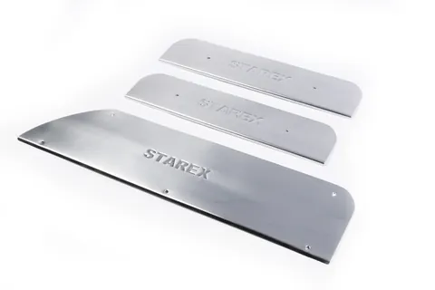 Накладки на пороги Carmos (3 шт, нерж) для Hyundai H200, H1, Starex 1998-2007 рр — Hyundai H200, H1, Starex 1998-2007 гг. DianaParts