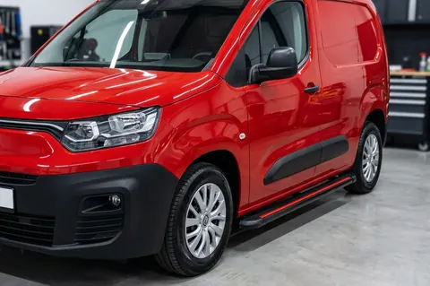 Бокові пороги Maya Red (2 шт., алюміній) Коротка база для Fiat Doblo III 2023- рр — Fiat Doblo III 2023- гг. DianaParts