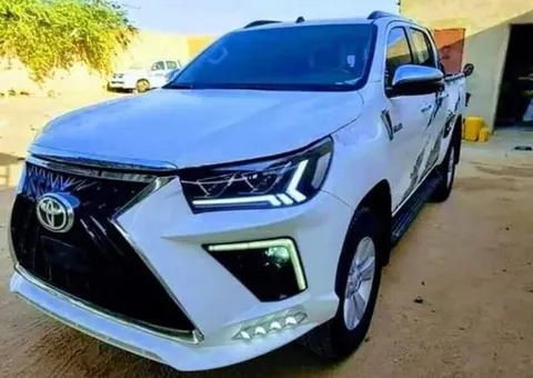 Передній бампер Lexus-design V2 (для 2015-2020) для Toyota Hilux 2015- рр — Toyota Hilux 2015- гг. DianaParts