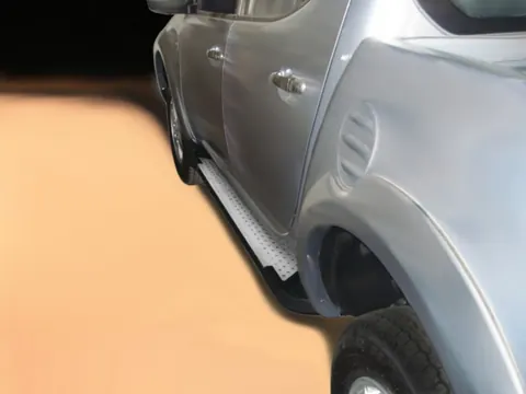 Бокові пороги Allmond Grey (2 шт., алюм) для Mitsubishi L200 2006-2015 рр — Mitsubishi L200 2006-2015 гг. DianaParts