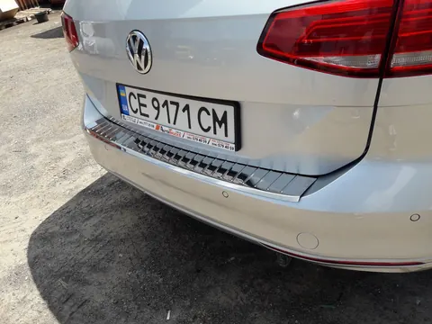 Накладка на задній бампер Carmos V1 (SW) для Volkswagen Passat B8 2015-2023 рр — Volkswagen Passat B8 2015-2023 гг. DianaParts
