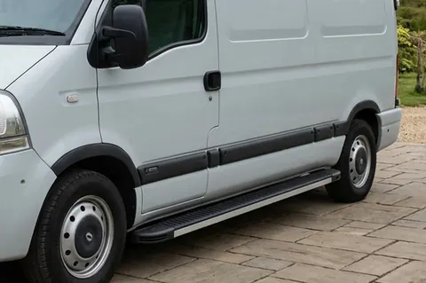 Бокові пороги Maya (2 шт., алюміній) Середня база для Nissan Interstar 2002-2010 рр — Nissan Interstar 2002-2010 гг. DianaParts
