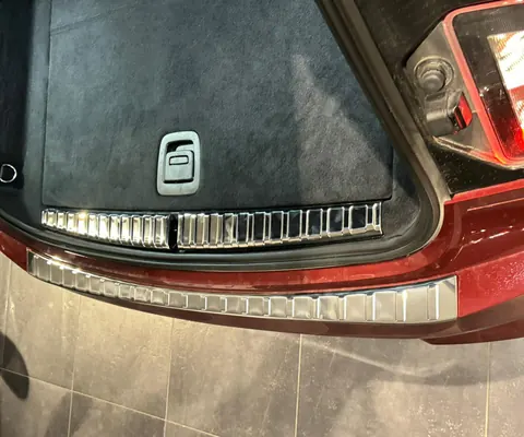 Накладка на задній поріг Carmos (нерж) для BMW iX (I20) 2022- рр — BMW iX (I20) 2022 2022- гг. DianaParts
