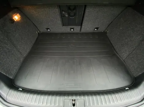 Гумовий килимок багажника (Stingray) для Volkswagen Tiguan 2007-2016 рр — Volkswagen Tiguan 2007-2016 гг. DianaParts