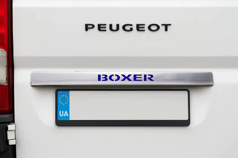 Хром планка над номером LED-синій (нерж.) для Peugeot Boxer 2006-2025 рр — Peugeot Boxer 2006-2025 гг. DianaParts