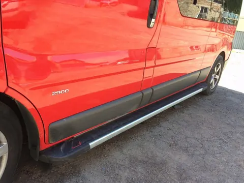Бокові пороги RedLine V1 (2 шт., Алюміній) Коротка база для Nissan Primastar 2002-2014 рр — Nissan Primastar 2002-2014 гг. DianaParts