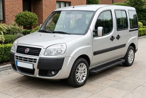 Бокові пороги Allmond Black (2 шт., алюміній) Стандартна база для Fiat Doblo I 2005-2010 рр — Fiat Doblo I 2005-2010 гг. DianaParts